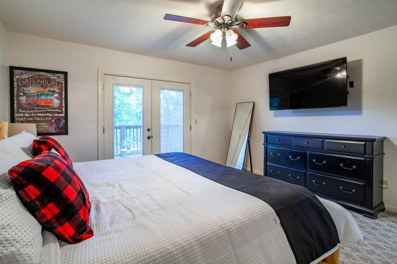 Little Cub Cottage - Mtn Views & Community Pools Gatlinburg Exterior photo
